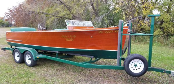 1938 Chris Craft 21' Deluxe Utility - Image 2